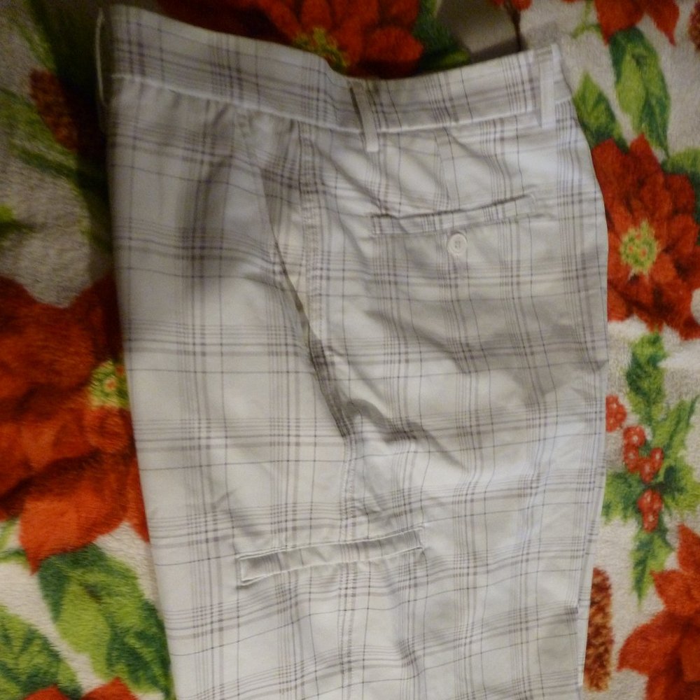 Sexy Pebble Beach Performance Men’s White/ Gray  Plaid Shorts Sz 36